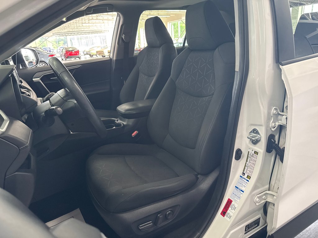 Toyota RAV4 XLE 2021 à Saint-Jean-Sur-Richelieu, Québec - 10 - w1024h768px