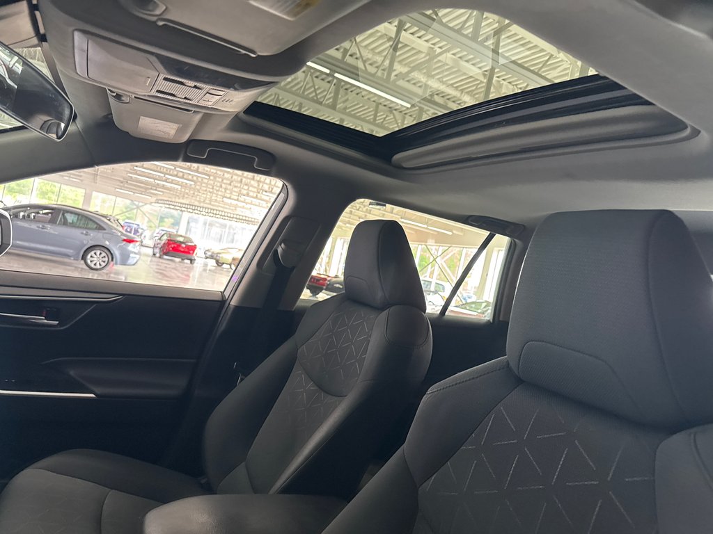 Toyota RAV4 XLE 2021 à Saint-Jean-Sur-Richelieu, Québec - 12 - w1024h768px