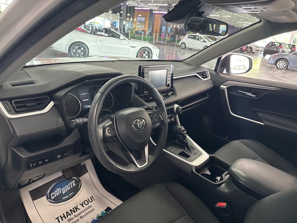 Toyota RAV4 XLE 2021 à Saint-Jean-Sur-Richelieu, Québec - 13 - w1024h768px