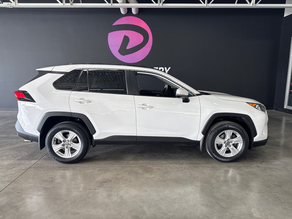 Toyota RAV4 XLE 2021 à Saint-Jean-Sur-Richelieu, Québec - 1 - w1024h768px