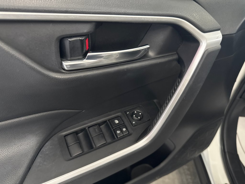 Toyota RAV4 XLE 2021 à Saint-Jean-Sur-Richelieu, Québec - 15 - w1024h768px