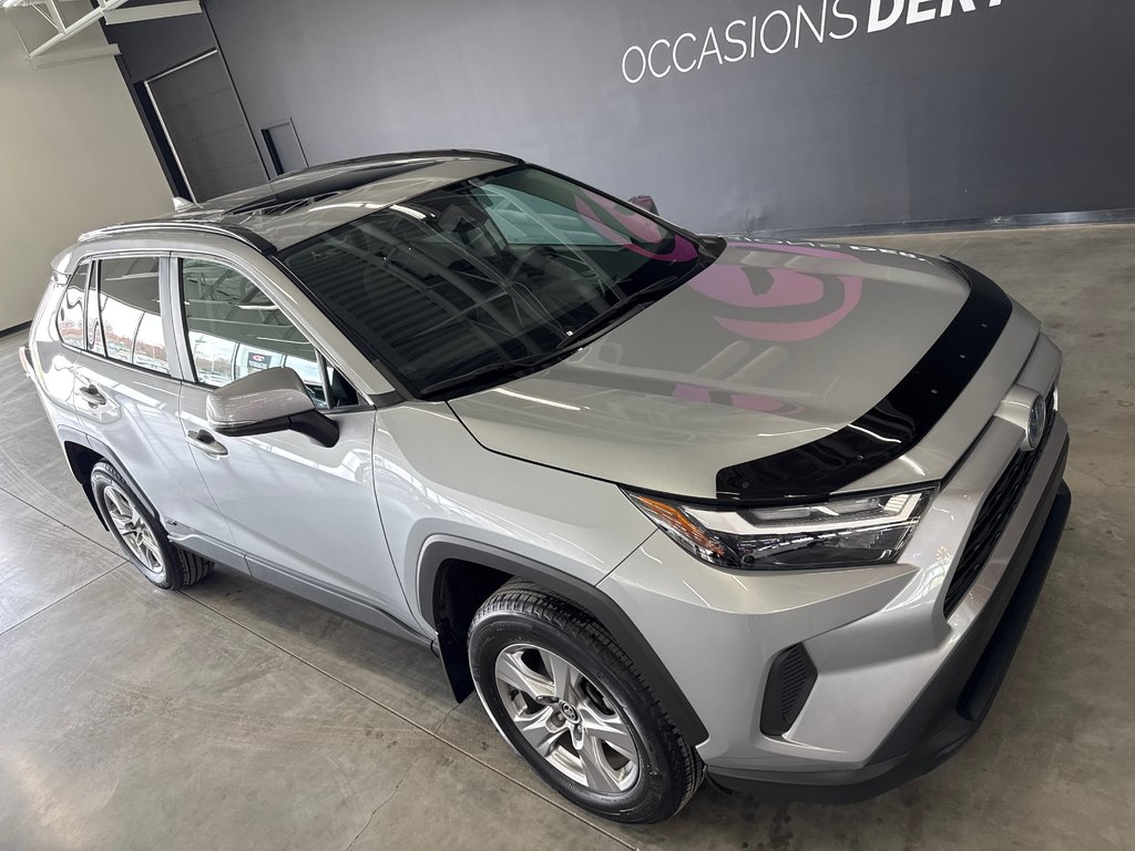 2022 Toyota RAV4 Hybrid XLE in Saint-Jean-Sur-Richelieu, Quebec - 2 - w1024h768px