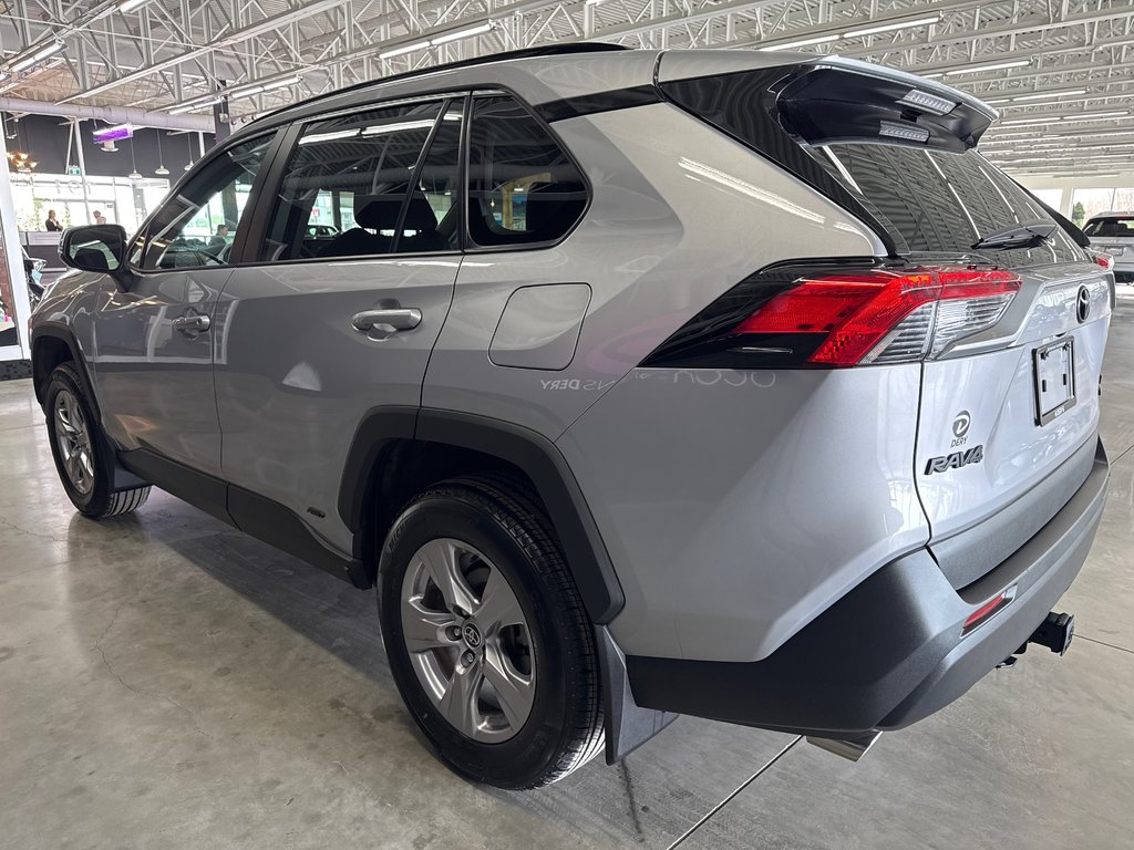2022 Toyota RAV4 Hybrid XLE in Saint-Jean-Sur-Richelieu, Quebec - 10 - w1024h768px