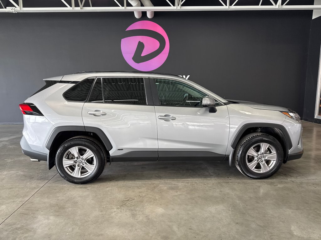 2022 Toyota RAV4 Hybrid XLE in Saint-Jean-Sur-Richelieu, Quebec - 1 - w1024h768px