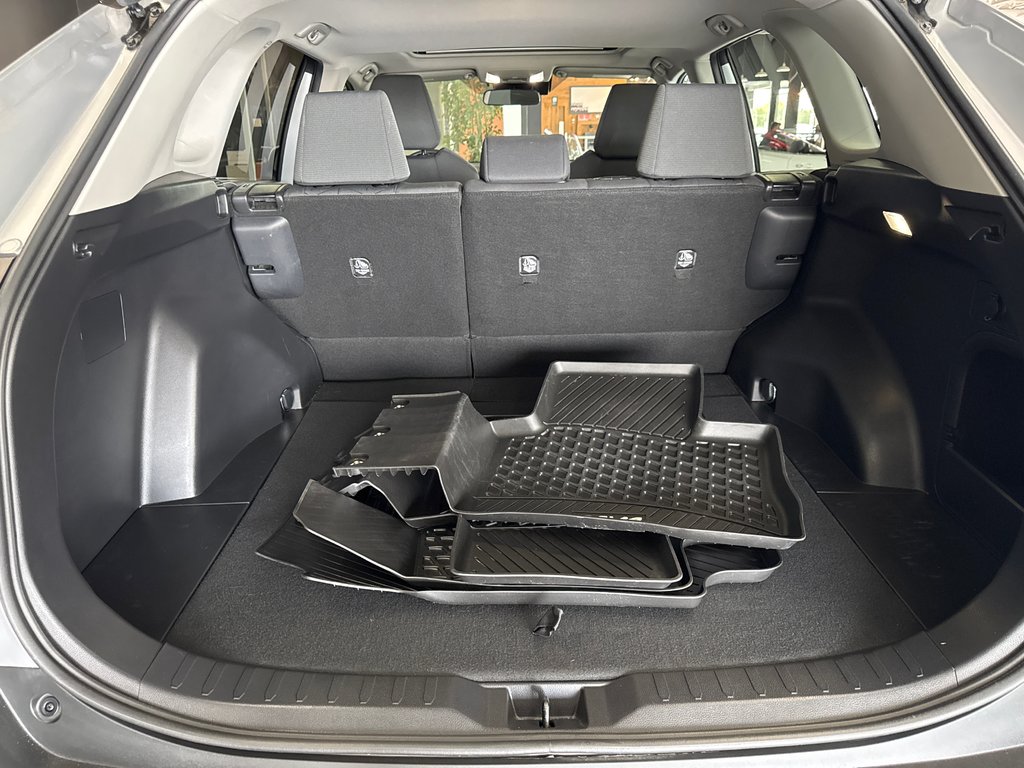 2022 Toyota RAV4 Hybrid XLE in Saint-Jean-Sur-Richelieu, Quebec - 9 - w1024h768px
