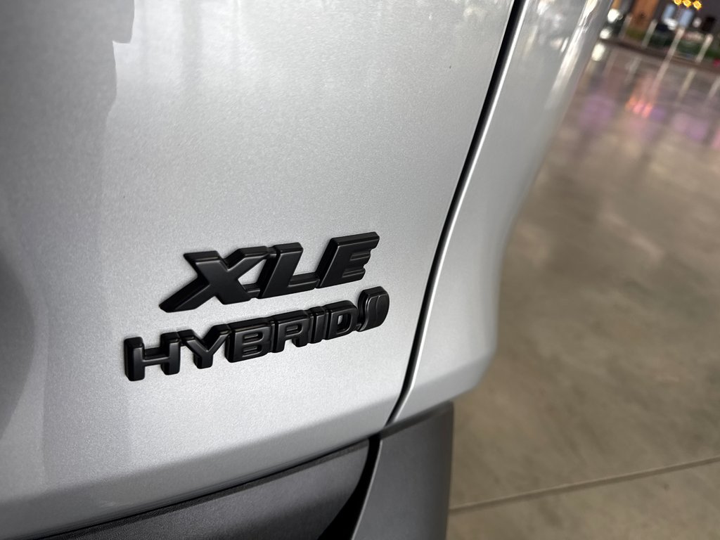 2022 Toyota RAV4 Hybrid XLE in Saint-Jean-Sur-Richelieu, Quebec - 7 - w1024h768px