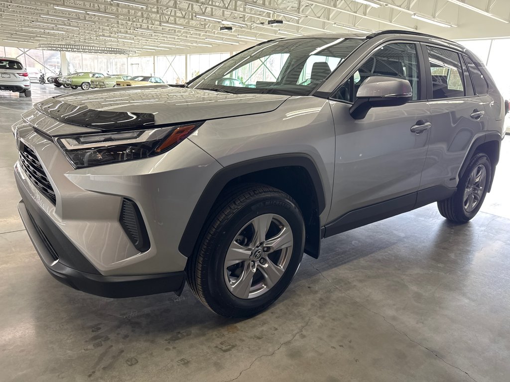 2022 Toyota RAV4 Hybrid XLE in Saint-Jean-Sur-Richelieu, Quebec - 11 - w1024h768px