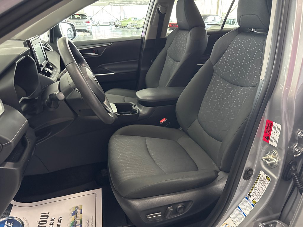 2022 Toyota RAV4 Hybrid XLE in Saint-Jean-Sur-Richelieu, Quebec - 12 - w1024h768px