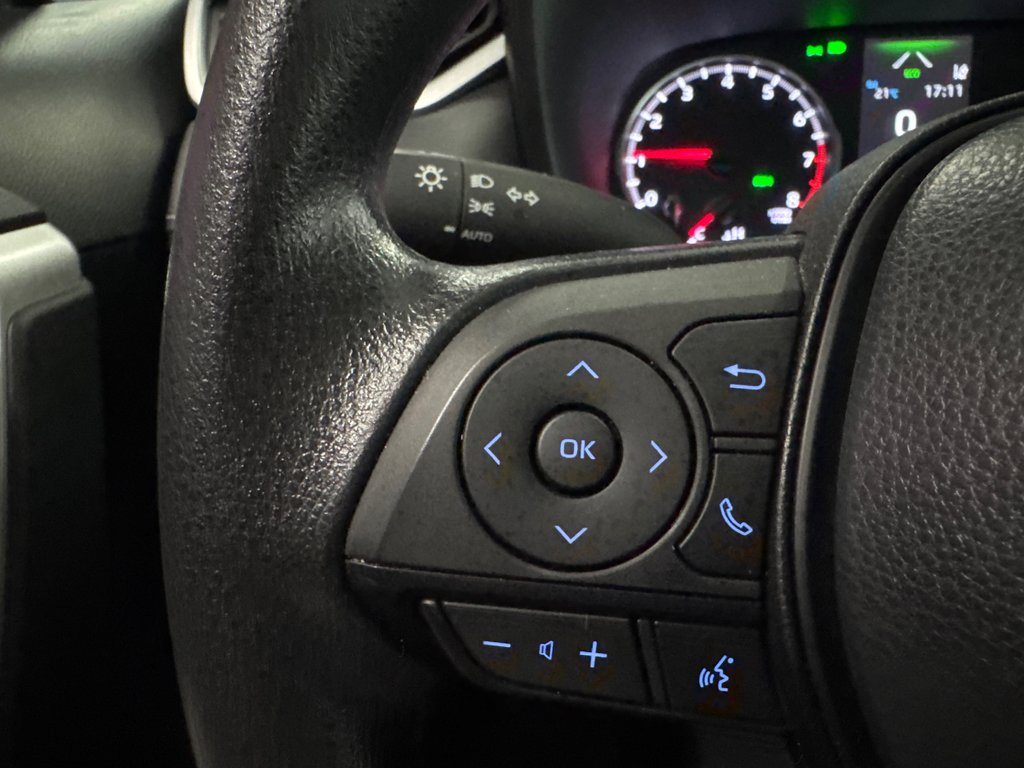 2022 Toyota RAV4 LE in Saint-Jean-Sur-Richelieu, Quebec - 21 - w1024h768px