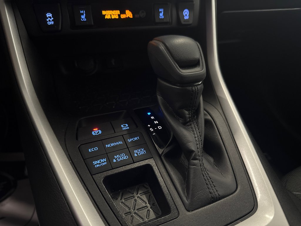 2022 Toyota RAV4 LE in Saint-Jean-Sur-Richelieu, Quebec - 20 - w1024h768px