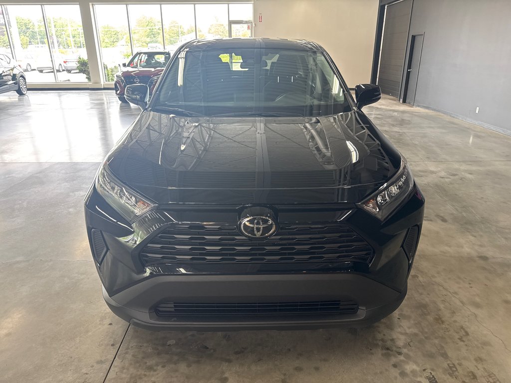 2022 Toyota RAV4 LE in Saint-Jean-Sur-Richelieu, Quebec - 4 - w1024h768px