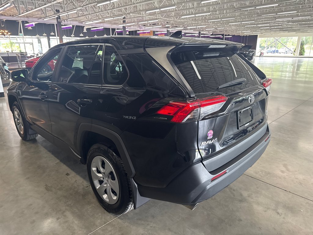 2022 Toyota RAV4 LE in Saint-Jean-Sur-Richelieu, Quebec - 8 - w1024h768px