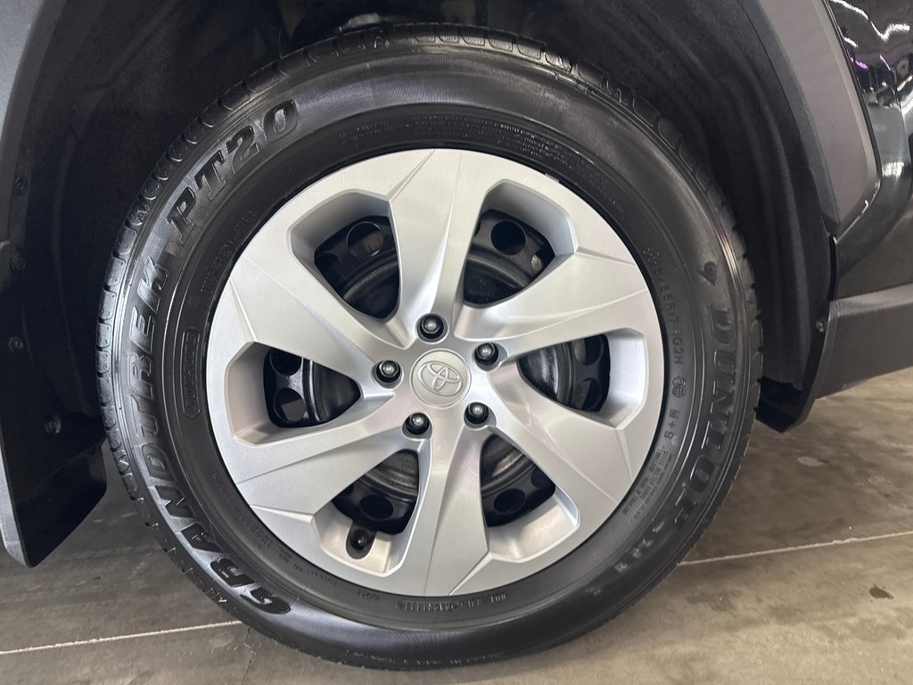 2022 Toyota RAV4 LE in Saint-Jean-Sur-Richelieu, Quebec - 11 - w1024h768px