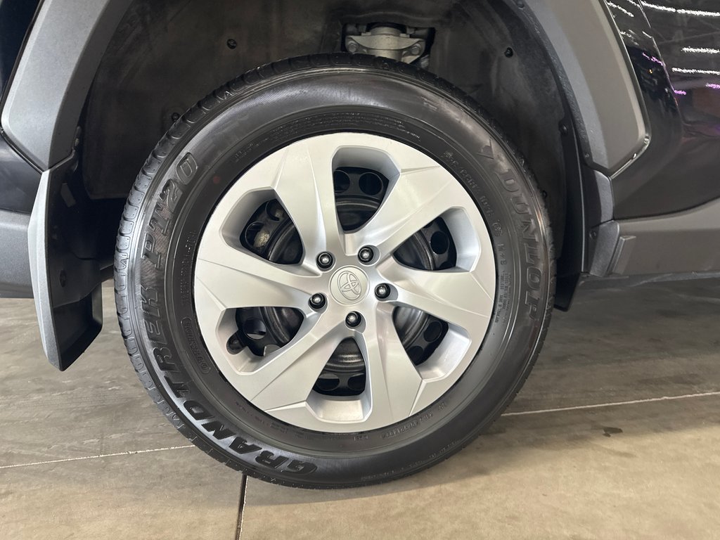 2022 Toyota RAV4 LE in Saint-Jean-Sur-Richelieu, Quebec - 10 - w1024h768px