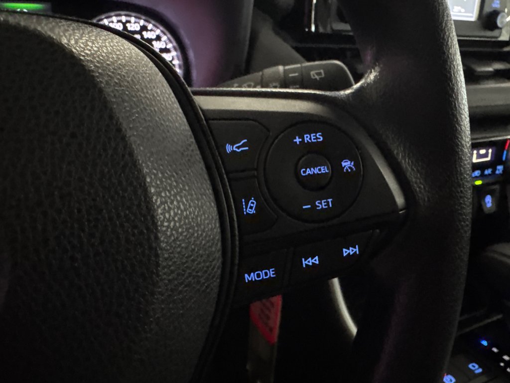 2022 Toyota RAV4 LE in Saint-Jean-Sur-Richelieu, Quebec - 22 - w1024h768px