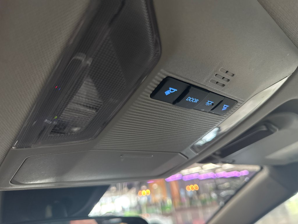 2022 Toyota RAV4 LE in Saint-Jean-Sur-Richelieu, Quebec - 23 - w1024h768px