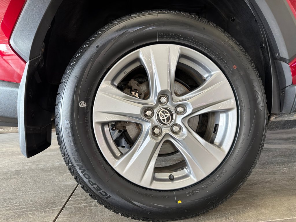 Toyota RAV4 XLE 2022 à Saint-Jean-Sur-Richelieu, Québec - 12 - w1024h768px