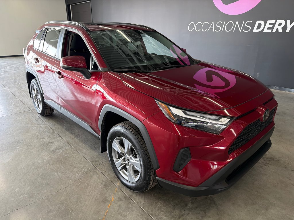 Toyota RAV4 XLE 2022 à Saint-Jean-Sur-Richelieu, Québec - 2 - w1024h768px