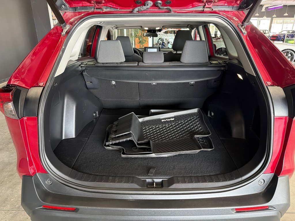 Toyota RAV4 XLE 2022 à Saint-Jean-Sur-Richelieu, Québec - 17 - w1024h768px