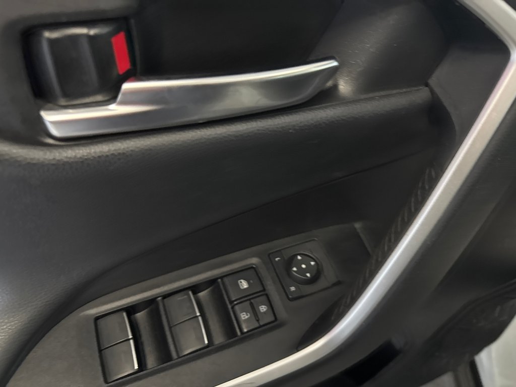 Toyota RAV4 Hybrid XSE 2022 à Saint-Jean-Sur-Richelieu, Québec - 16 - w1024h768px