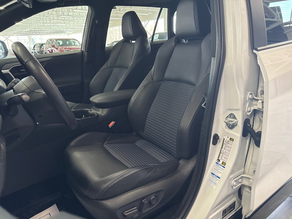 Toyota RAV4 Hybrid XSE 2022 à Saint-Jean-Sur-Richelieu, Québec - 12 - w1024h768px