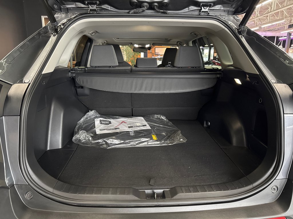 2022 Toyota RAV4 XLE in Saint-Jean-Sur-Richelieu, Quebec - 8 - w1024h768px