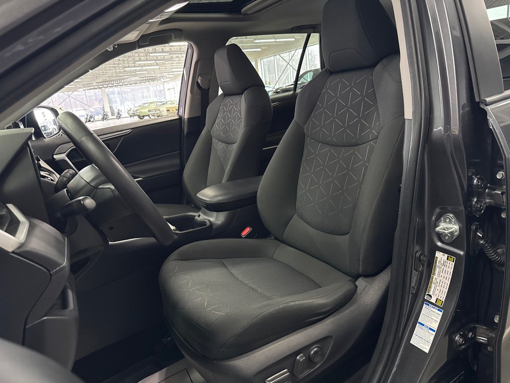 2022 Toyota RAV4 XLE in Saint-Jean-Sur-Richelieu, Quebec - 10 - w1024h768px