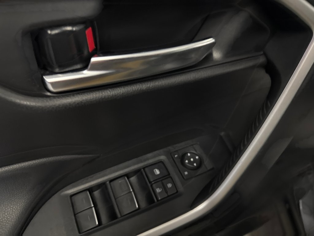 2022 Toyota RAV4 XLE in Saint-Jean-Sur-Richelieu, Quebec - 14 - w1024h768px