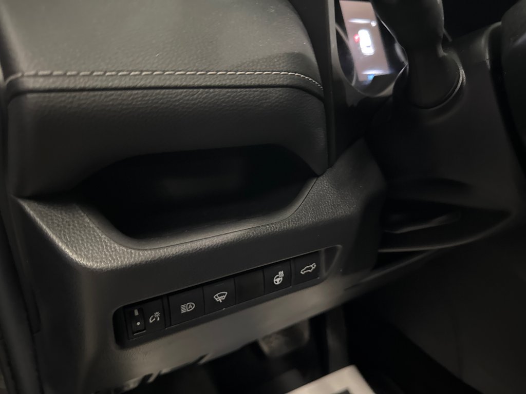 2022 Toyota RAV4 XLE in Saint-Jean-Sur-Richelieu, Quebec - 15 - w1024h768px