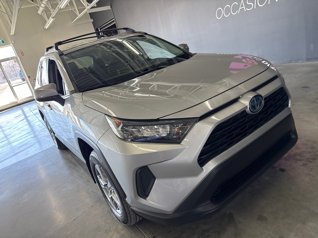 2022 Toyota RAV4 Hybrid LE in Saint-Jean-Sur-Richelieu, Quebec - 2 - w1024h768px