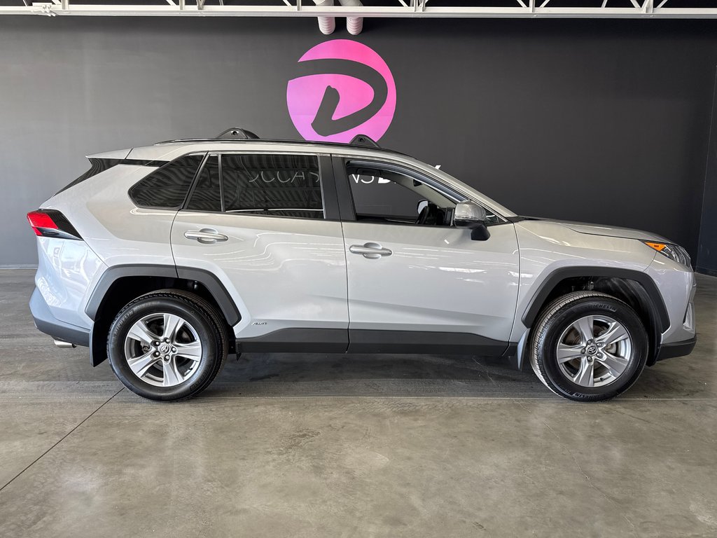 2022 Toyota RAV4 Hybrid LE in Saint-Jean-Sur-Richelieu, Quebec - 1 - w1024h768px