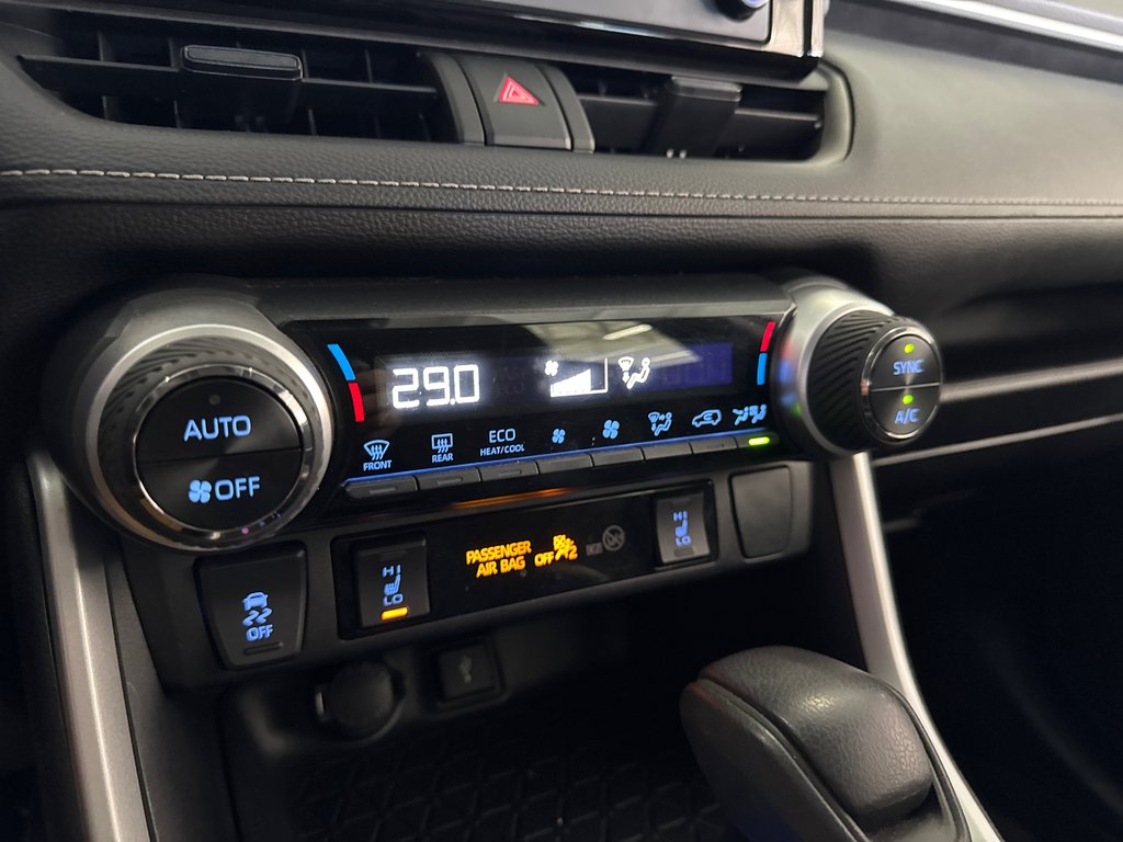 2022 Toyota RAV4 Hybrid LE in Saint-Jean-Sur-Richelieu, Quebec - 18 - w1024h768px