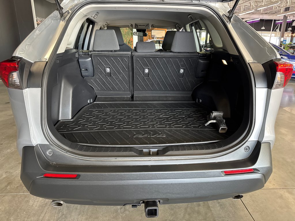 2022 Toyota RAV4 Hybrid LE in Saint-Jean-Sur-Richelieu, Quebec - 9 - w1024h768px