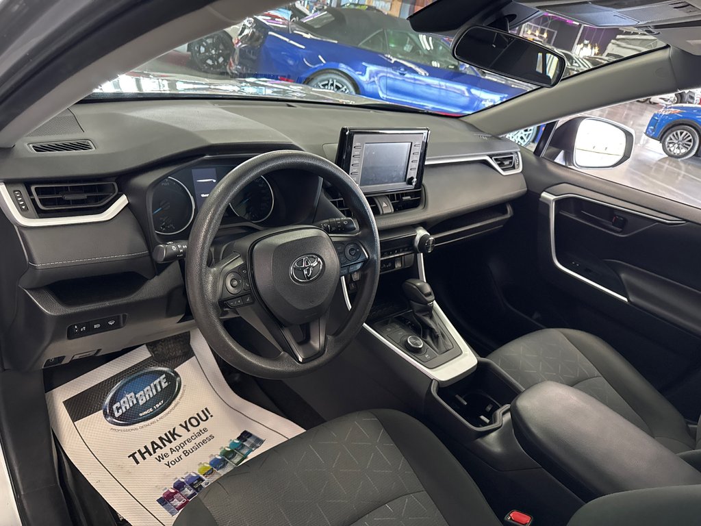 2022 Toyota RAV4 Hybrid LE in Saint-Jean-Sur-Richelieu, Quebec - 12 - w1024h768px