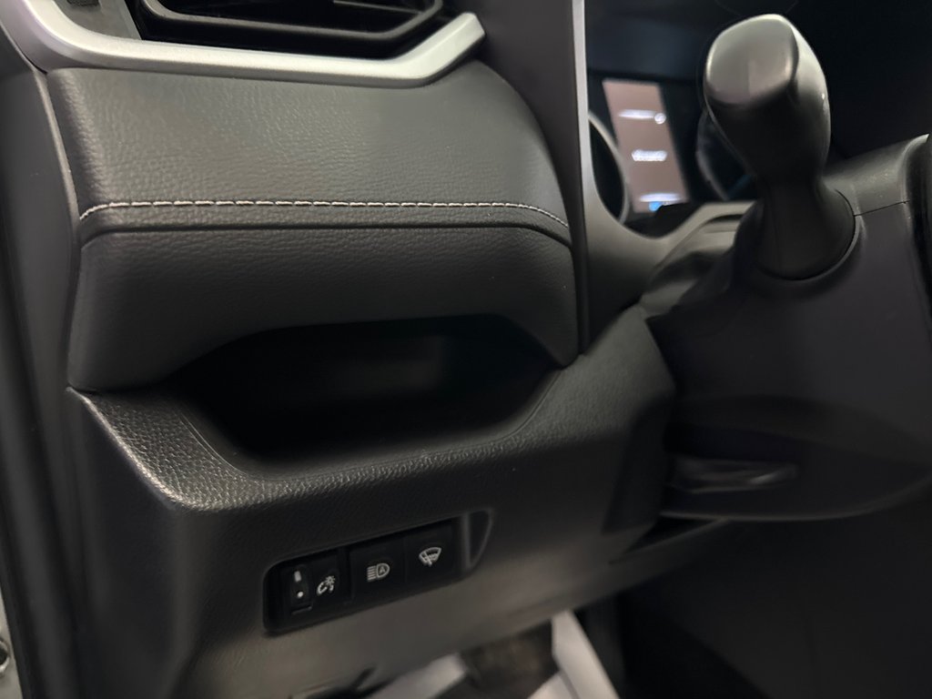 2022 Toyota RAV4 Hybrid LE in Saint-Jean-Sur-Richelieu, Quebec - 14 - w1024h768px