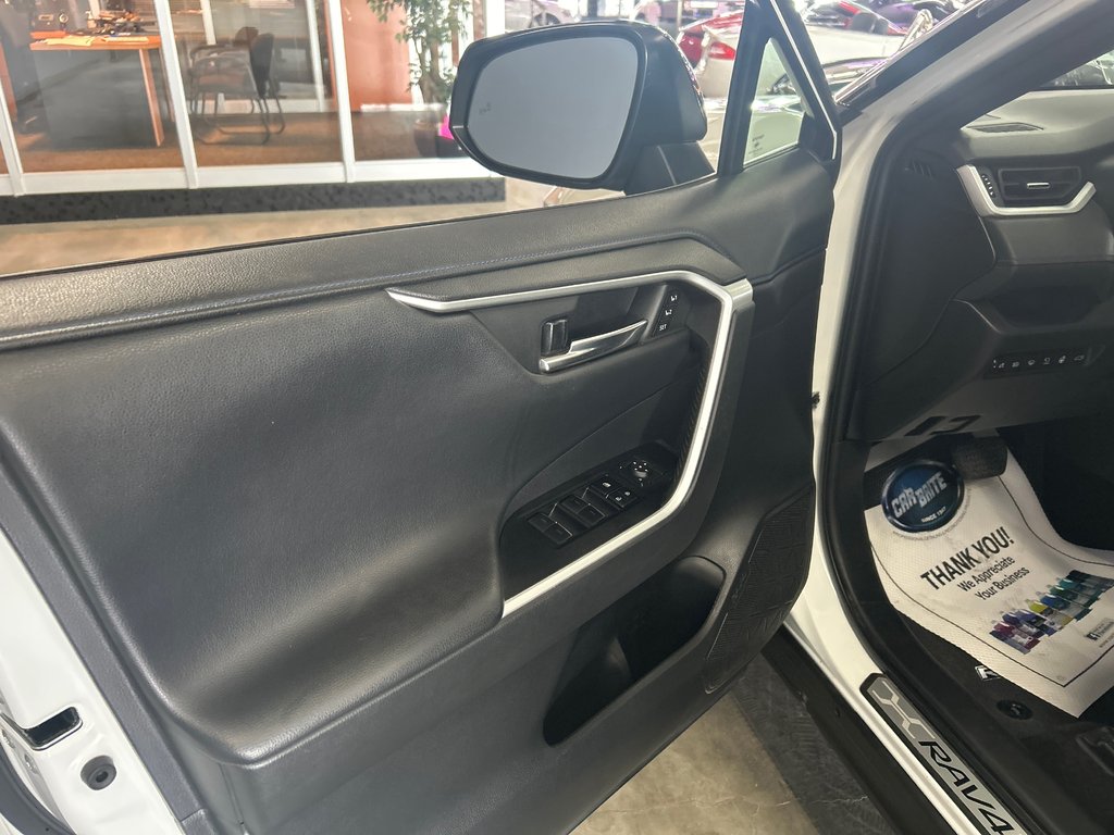 2022 Toyota RAV4 Hybrid XSE ensemble technologie in Saint-Jean-Sur-Richelieu, Quebec - 11 - w1024h768px