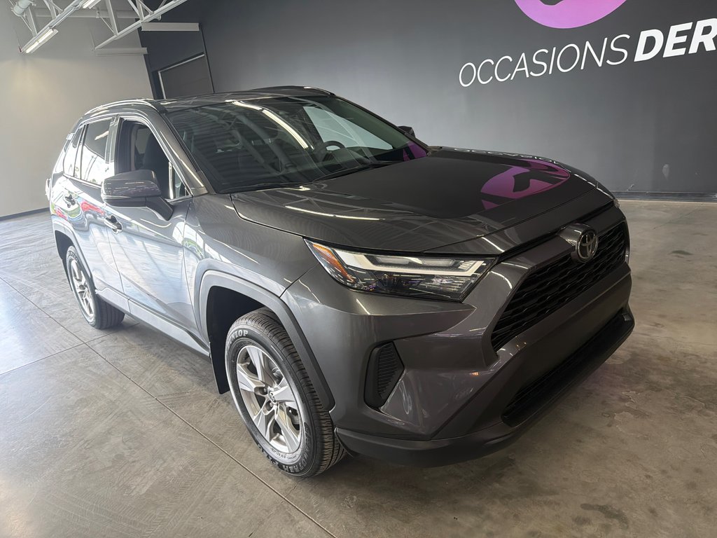 Toyota RAV4 XLE 2022 à Saint-Jean-Sur-Richelieu, Québec - 2 - w1024h768px