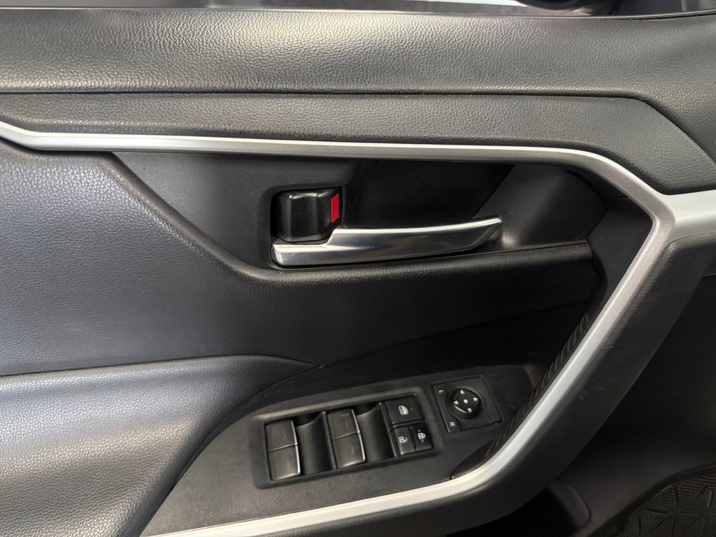 Toyota RAV4 XLE 2022 à Saint-Jean-Sur-Richelieu, Québec - 15 - w1024h768px