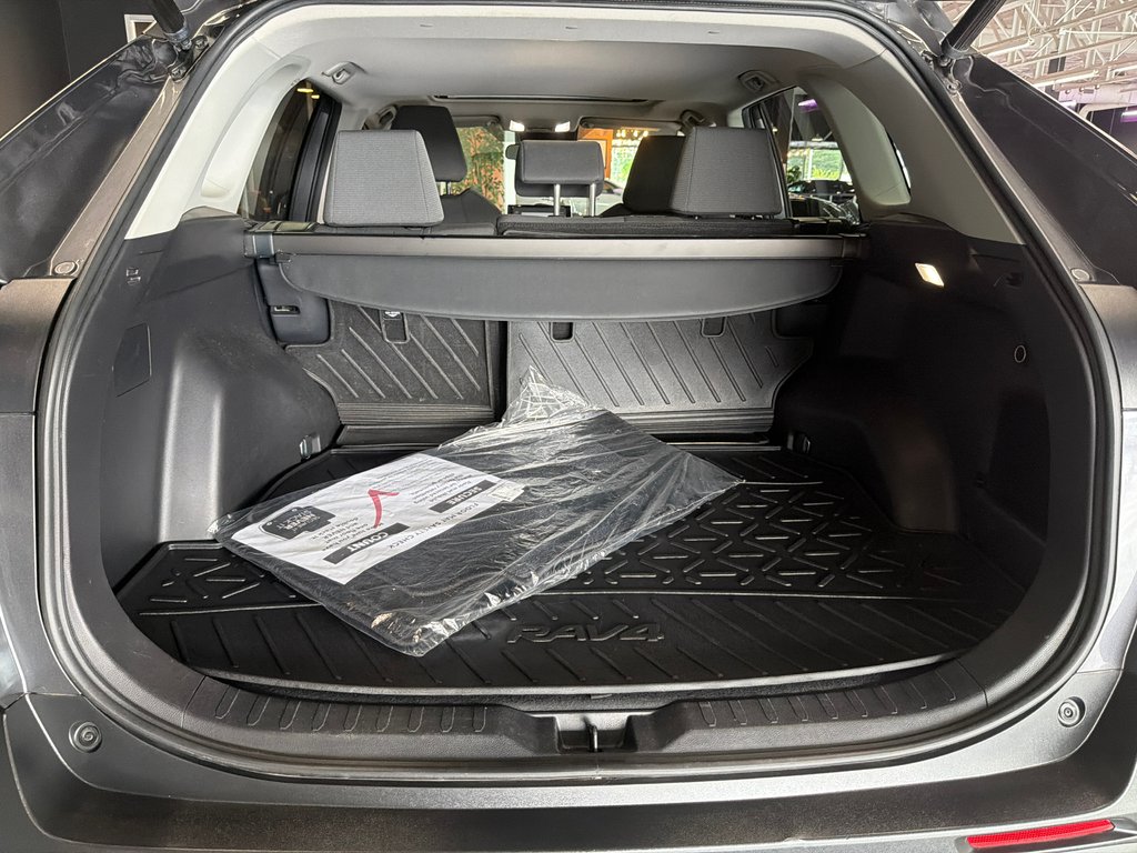 Toyota RAV4 XLE 2022 à Saint-Jean-Sur-Richelieu, Québec - 9 - w1024h768px