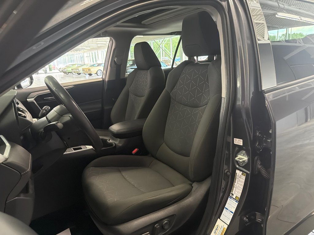 Toyota RAV4 XLE 2022 à Saint-Jean-Sur-Richelieu, Québec - 10 - w1024h768px