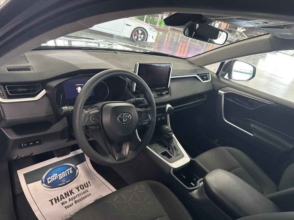 Toyota RAV4 LE 2023 à Saint-Jean-Sur-Richelieu, Québec - 9 - w1024h768px