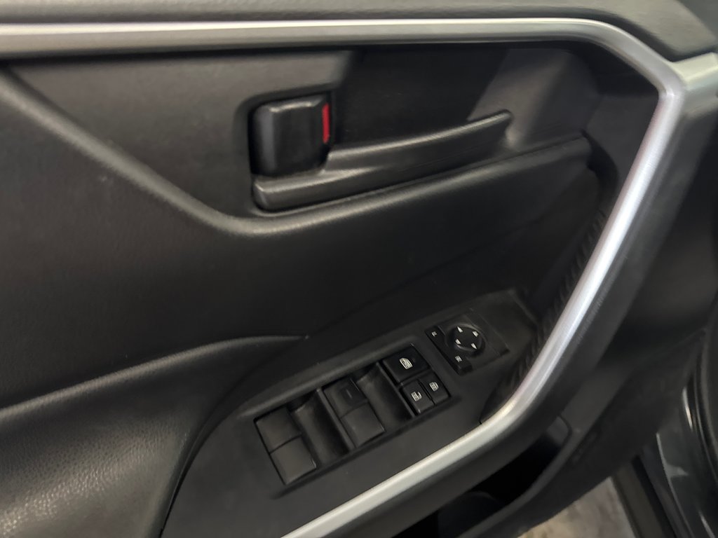 Toyota RAV4 LE 2023 à Saint-Jean-Sur-Richelieu, Québec - 10 - w1024h768px
