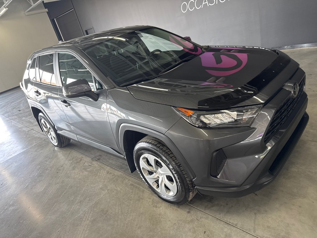Toyota RAV4 LE 2023 à Saint-Jean-Sur-Richelieu, Québec - 2 - w1024h768px