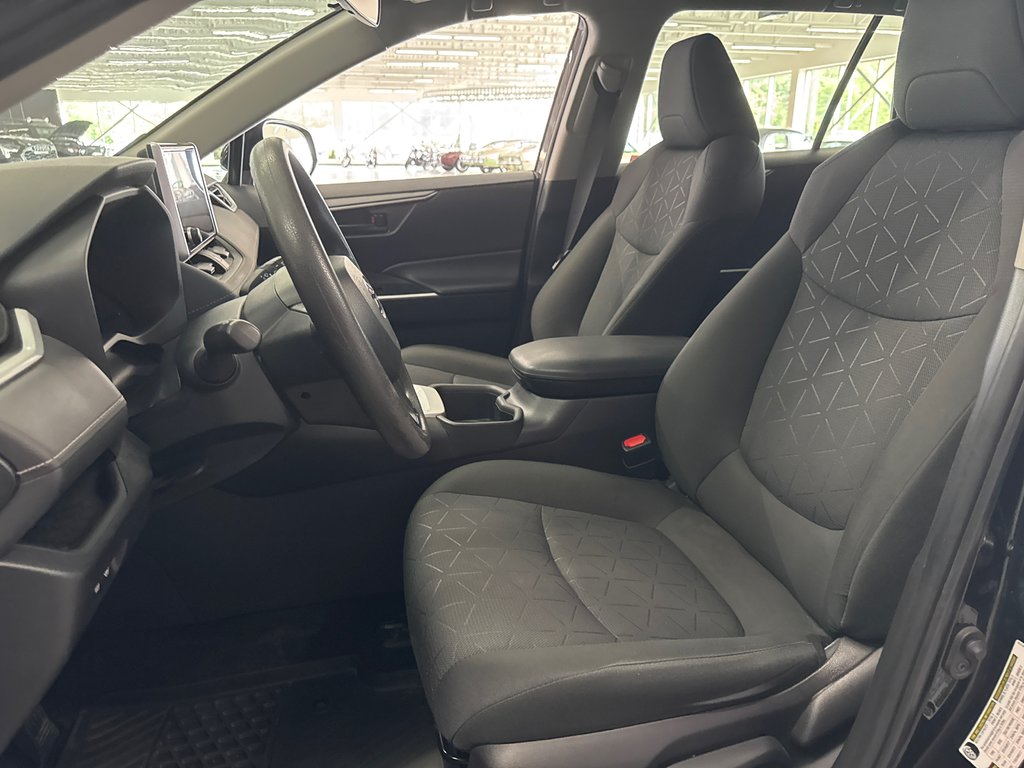 2023 Toyota RAV4 LE in Saint-Jean-Sur-Richelieu, Quebec - 10 - w1024h768px