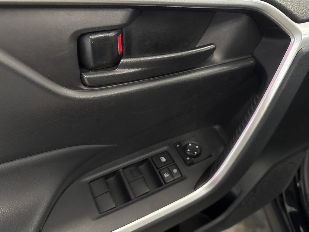 2023 Toyota RAV4 LE in Saint-Jean-Sur-Richelieu, Quebec - 12 - w1024h768px