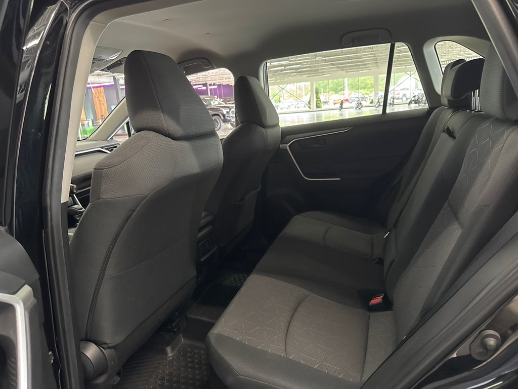 2023 Toyota RAV4 LE in Saint-Jean-Sur-Richelieu, Quebec - 9 - w1024h768px