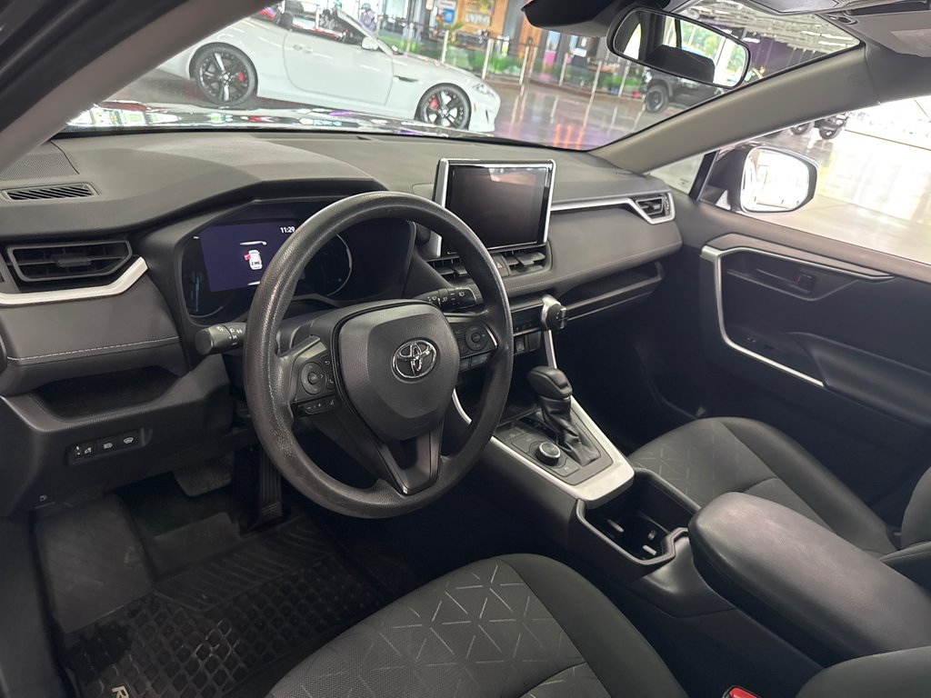 2023 Toyota RAV4 LE in Saint-Jean-Sur-Richelieu, Quebec - 11 - w1024h768px