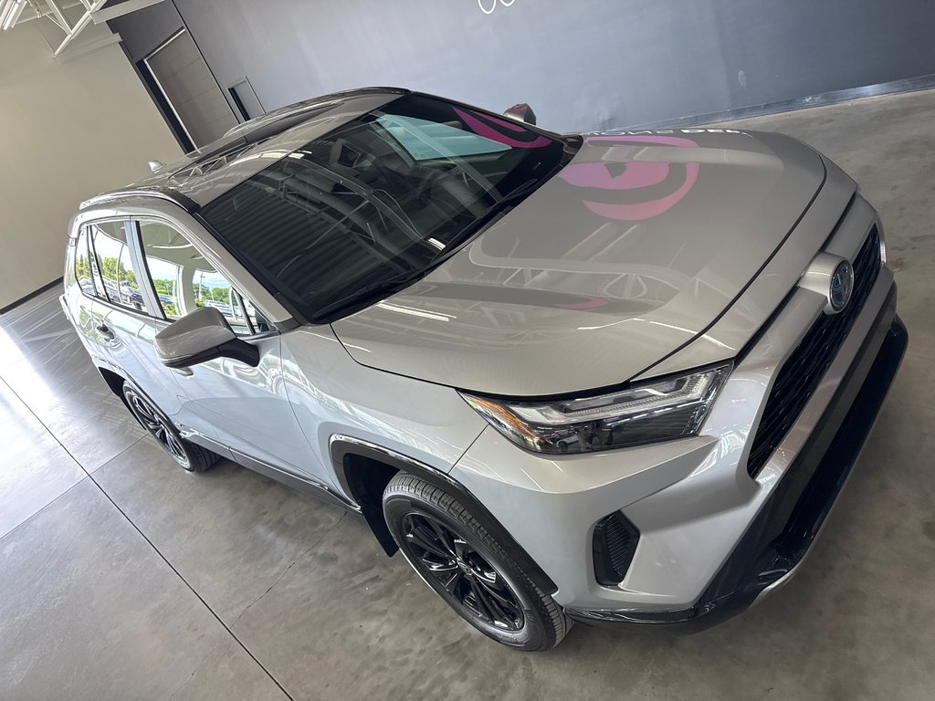 Toyota RAV4 Hybrid SE 2023 à Saint-Jean-Sur-Richelieu, Québec - 2 - w1024h768px