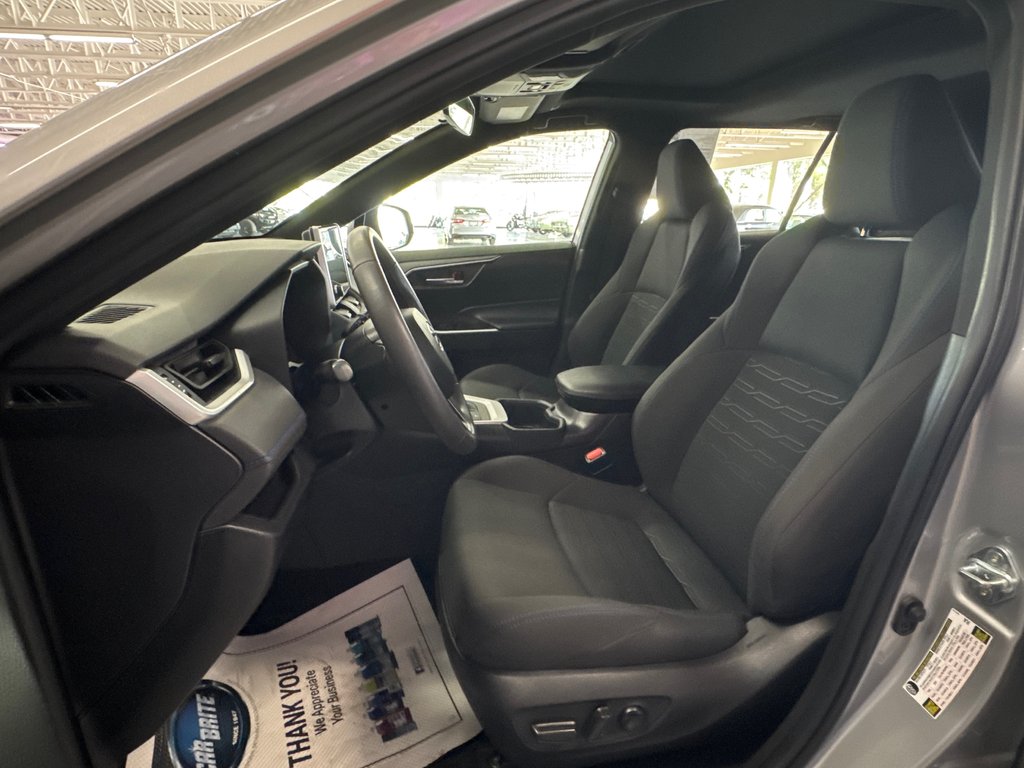 Toyota RAV4 Hybrid SE 2023 à Saint-Jean-Sur-Richelieu, Québec - 10 - w1024h768px