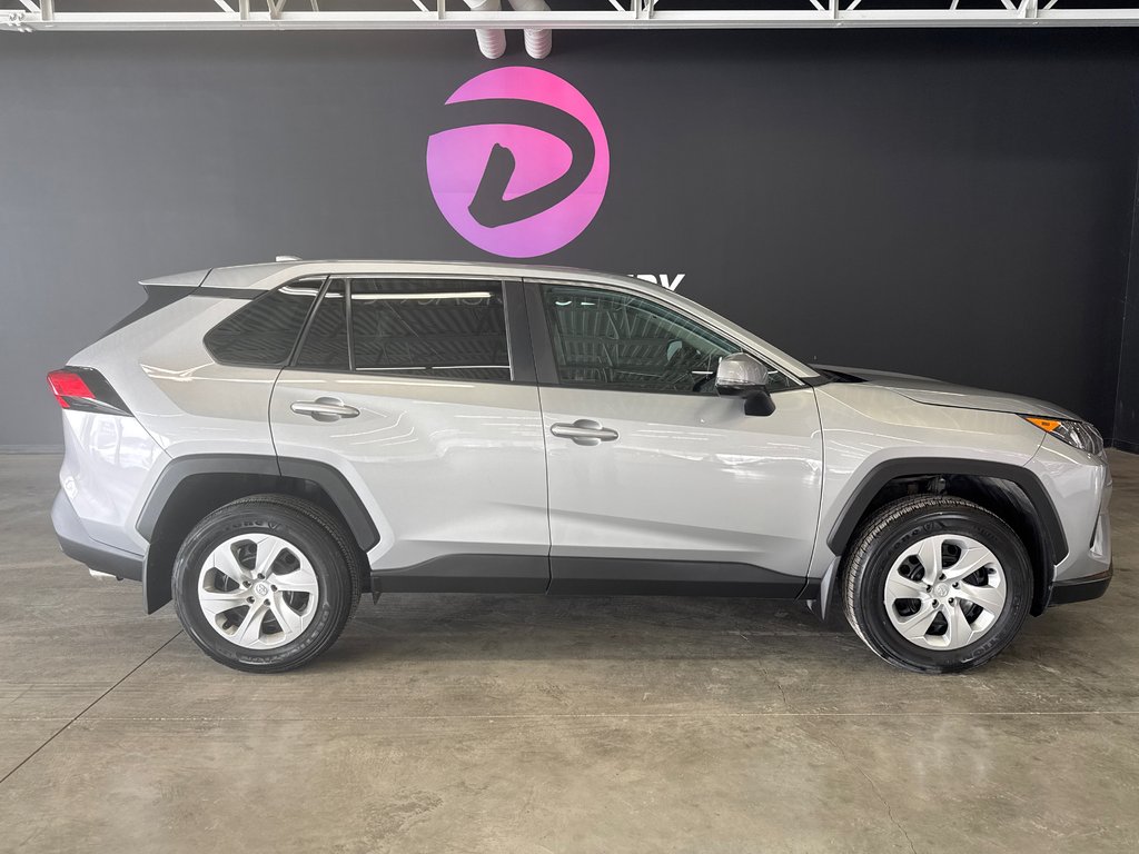 2023 Toyota RAV4 LE in Saint-Jean-Sur-Richelieu, Quebec - 1 - w1024h768px